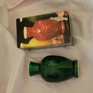 Avon Spring Bouquet  Fragranced Vase jade green